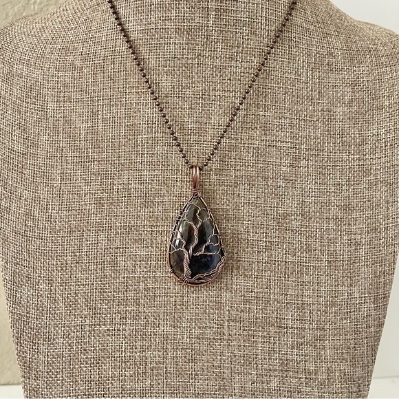 ARTISAN Labradorite Copper Wire Wrapped Tree of Life Pendant Necklace - Picture 2 of 13